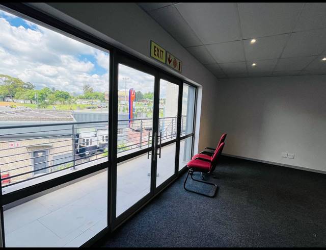 250M² OFFICE TO LET IN FOURWAYS